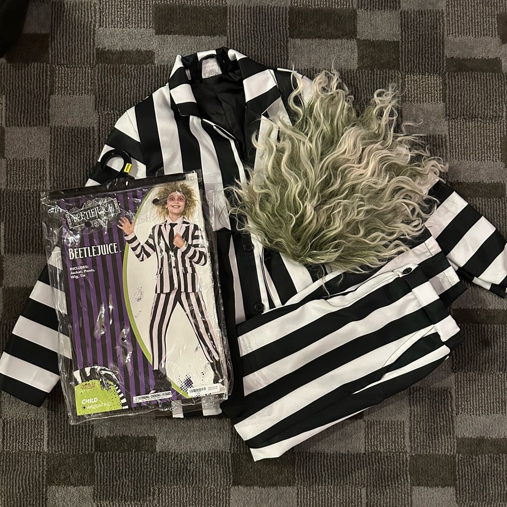 Spirit Black and White Striped Beetlejuice Costume for Kids size M 8/10